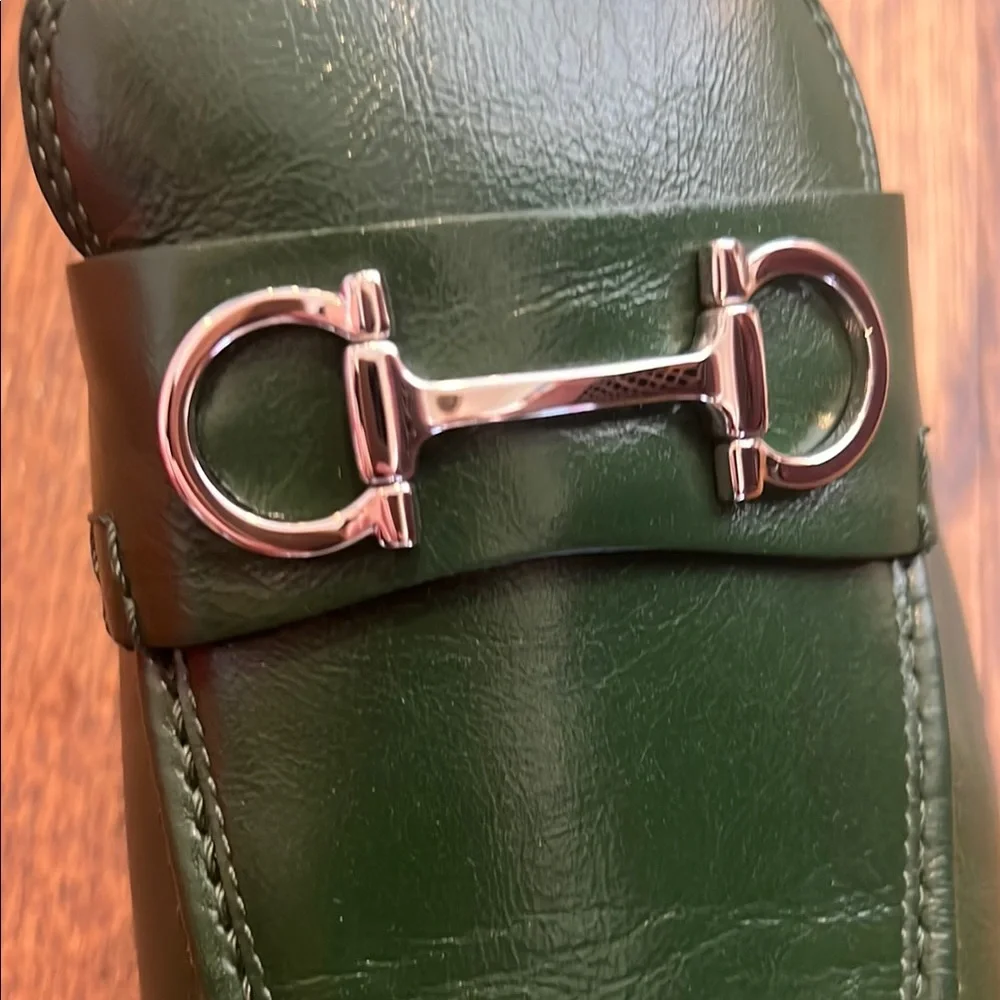 Salvatore Ferragamo Green Flats with Elegant Buckle and Sleek Design-NWT-Ottone - Picture 2 of 6